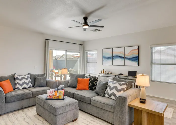 Holiday home W/ Heated Pool & Putting Green! Avondale