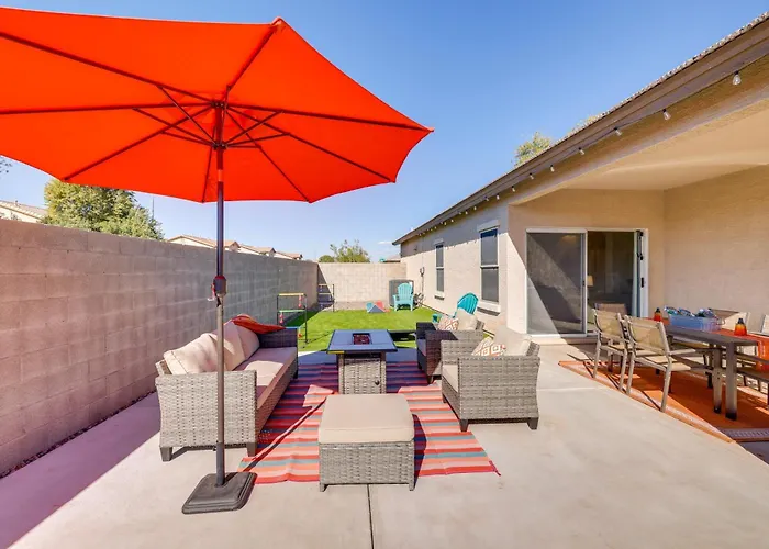 Holiday home W/ Heated Pool & Putting Green! *