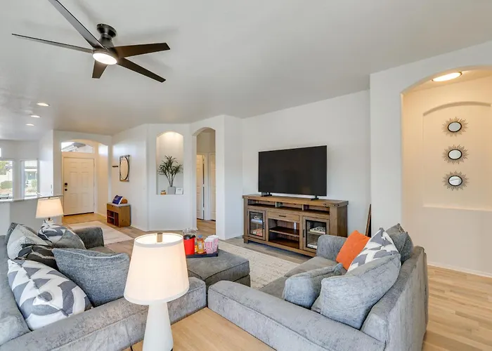 W/ Heated Pool & Putting Green! Holiday home Avondale