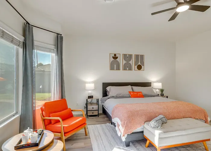 W/ Heated Pool & Putting Green! Holiday home Avondale