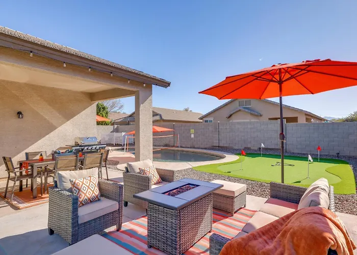 W/ Heated Pool & Putting Green! Holiday home *