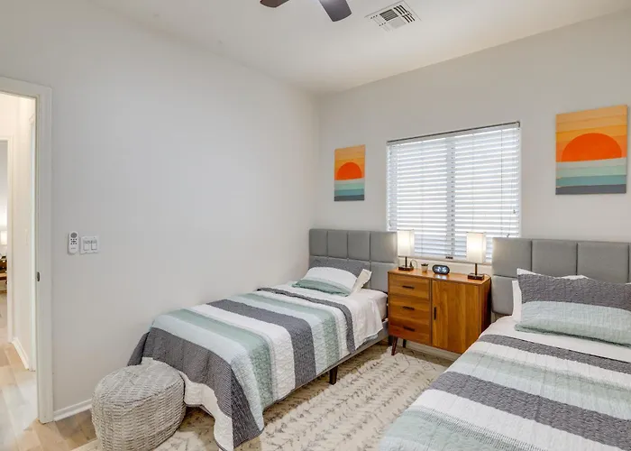 W/ Heated Pool & Putting Green! Holiday home